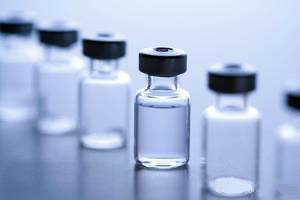 我们和新冠疫苗之间 差了70亿个玻璃瓶